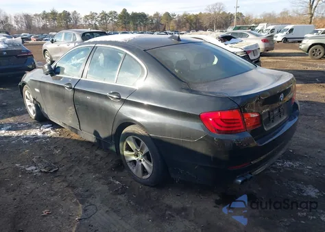 2013 BMW 528I xDrive z USA, uszkodzony, nr VIN WBAXH5C5XDDW16389